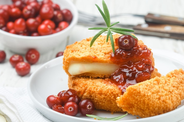 Camembert empanado al horno