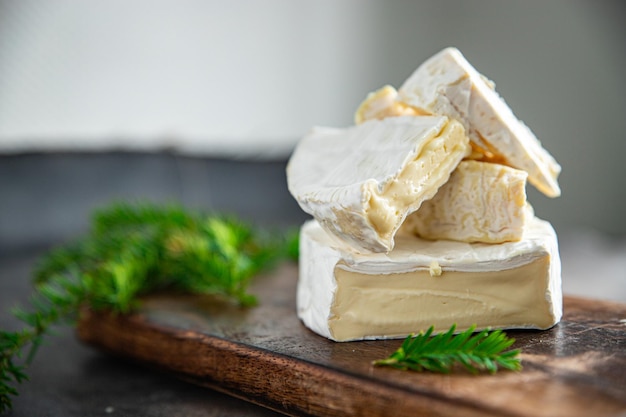 camembert und brie käse frische gesunde mahlzeit essen snack diät auf dem tisch kopierraum essen