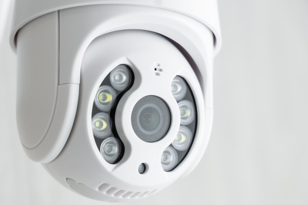 Câmera de cctv de segurança no escritório ou edifício comercial para proteção contra ladrões de perto com cópia sp