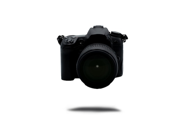 Câmera digital preta isolada no fundo branco com traçado de recorte