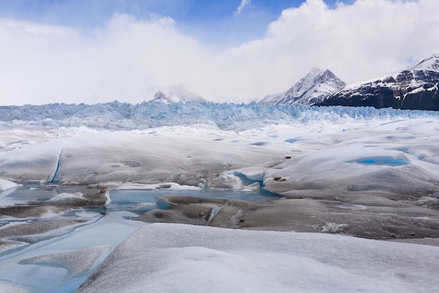 Caminando sobre el glaciar Perito Moreno Patagonia, Argentina. Paisaje patagónico