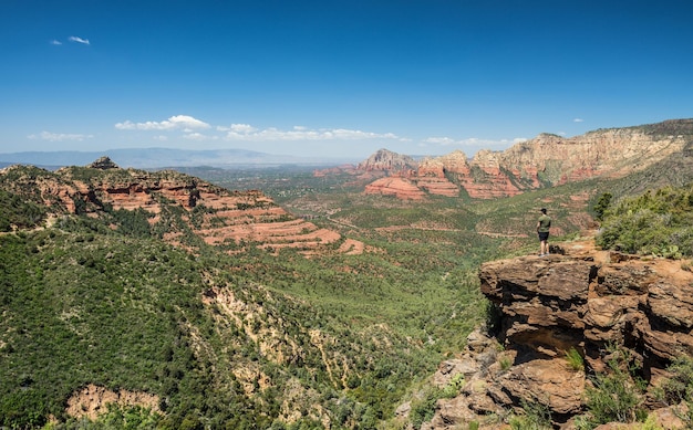 Caminante en el Schnebly Hill Vista Overlook