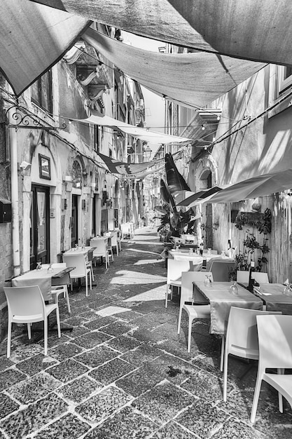 Caminar por las pintorescas calles del pintoresco distrito de Ortigia de Siracusa Sicilia Italia