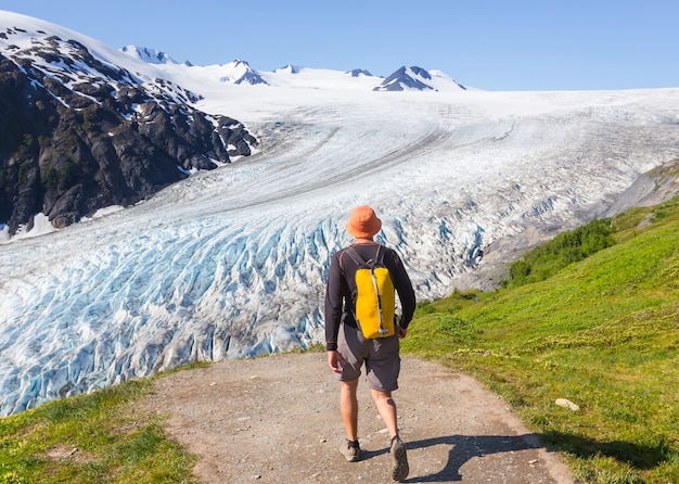 Caminata en Alaska en verano