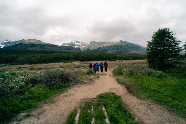 Caminata a la Laguna Esmeralda en el sur de Argentina cerca de Ushuaia en la Patagonia 2 de diciembre de 2023