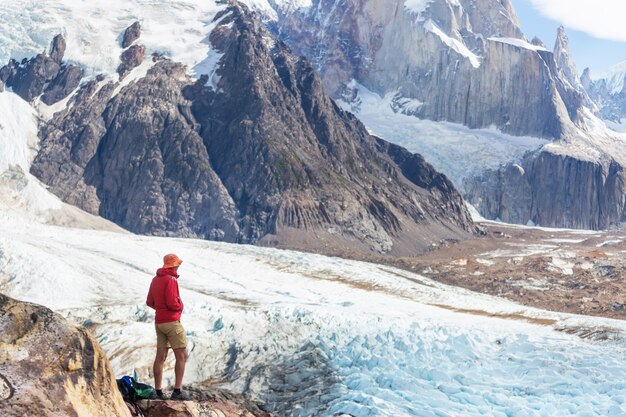 Caminata en las montañas patagónicas, Argentina