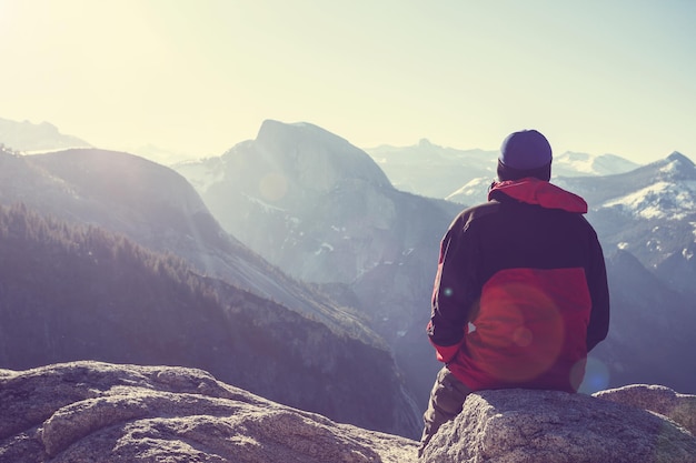 Caminata en las montañas de Yosemite