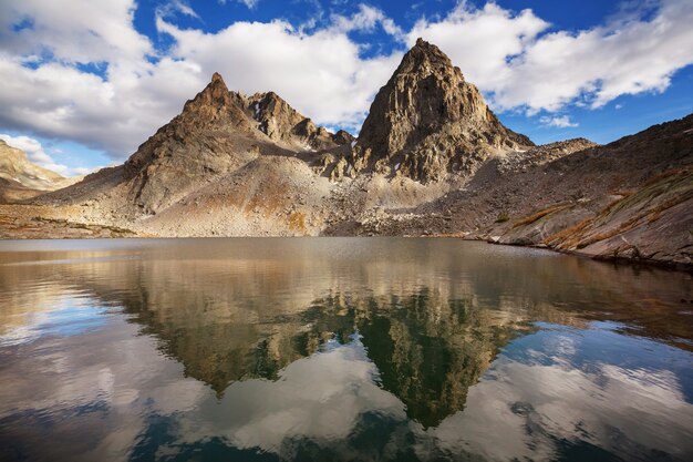 Caminata en Wind River Range en Wyoming, Estados Unidos. Otoño.