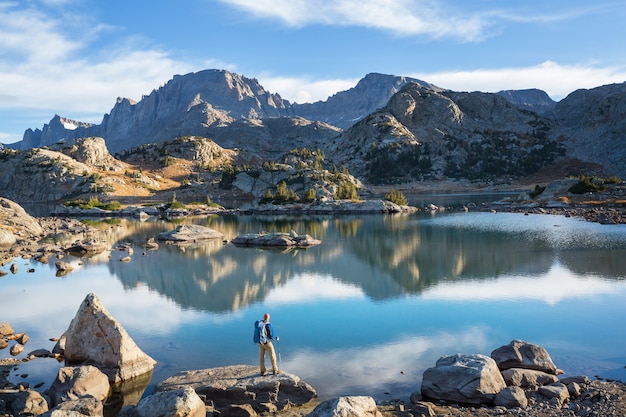 Caminata en Wind River Range en Wyoming, Estados Unidos. Otoño.