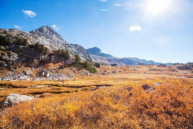 Caminata en Wind River Range en Wyoming, Estados Unidos. Otoño.