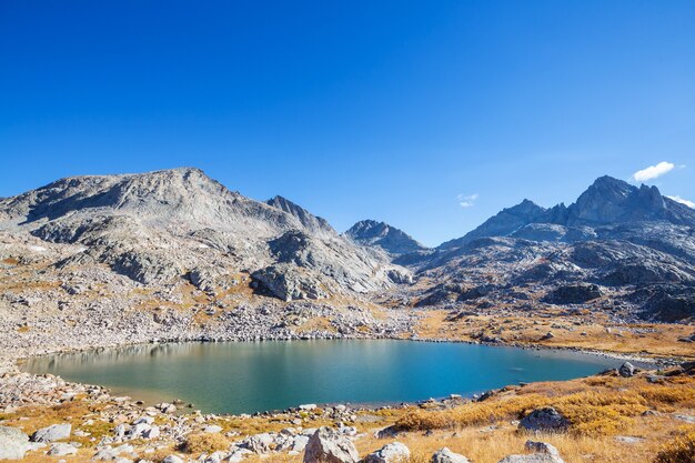 Caminata en Wind River Range en Wyoming, Estados Unidos. Otoño.