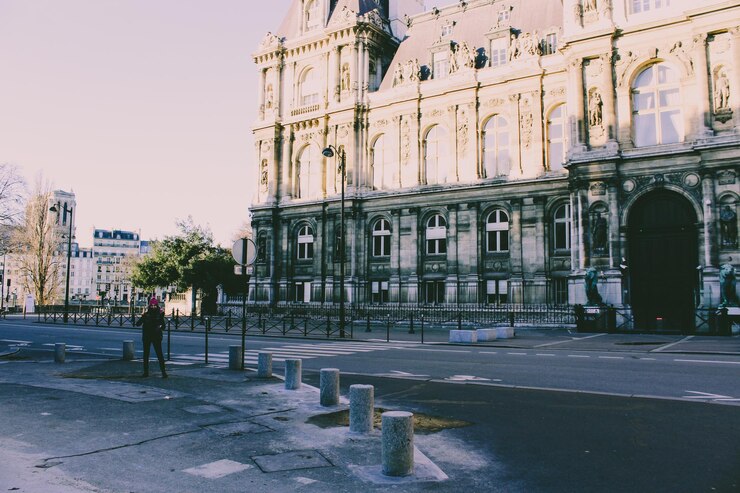 Camine hasta la acogedora calle París Francia