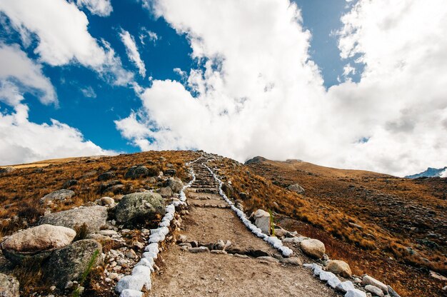 Foto caminhada até laguna 69, huaraz, peru - dezembro de 2019, trilha na cordilheira branca.