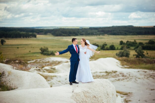 Caminhada de casamento na natureza