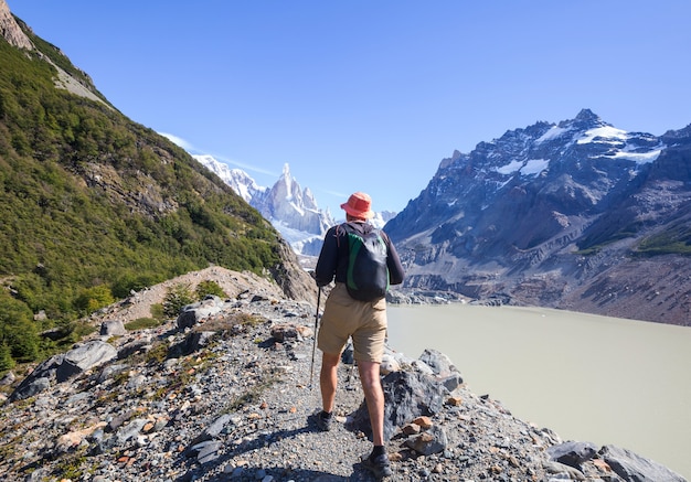 Caminhada nas montanhas da Patagônia, Argentina