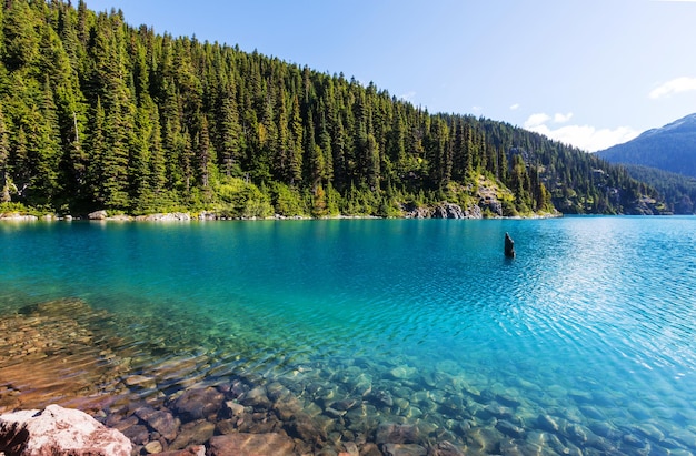 Caminhada no Lago Garibaldi perto de Whistler, BC, Canadá.