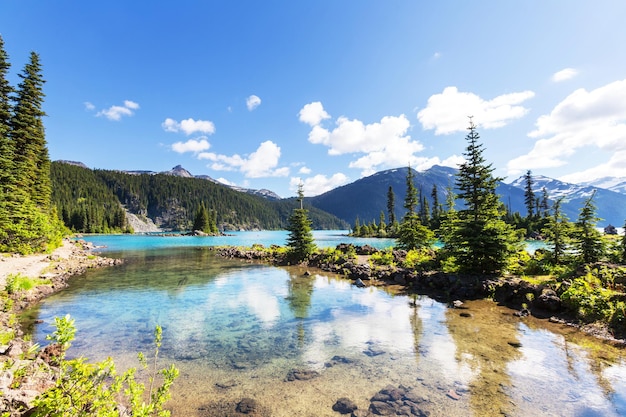 Caminhada no Lago Garibaldi perto de Whistler, BC, Canadá.