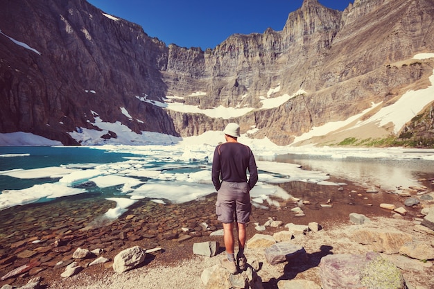 Caminhada no Parque Nacional Glacier, Montana