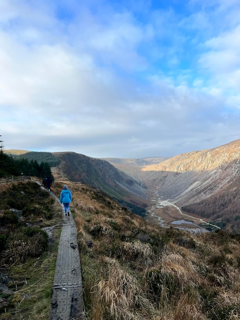 Foto caminhadas no deserto de glendalough co wicklow irlanda