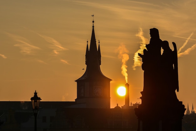 Caminhando no outono de Praga