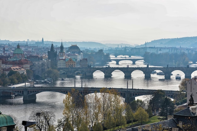 Caminhando no outono de Praga