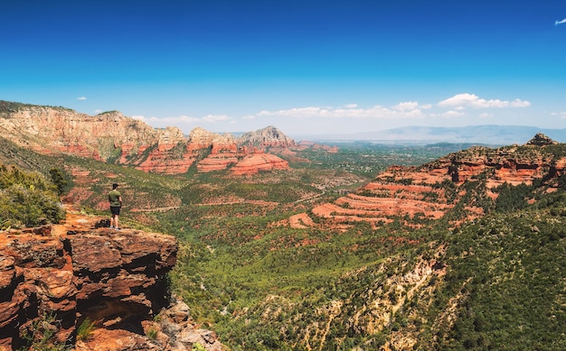 Caminhante no Schnebly Hill Vista Overlook