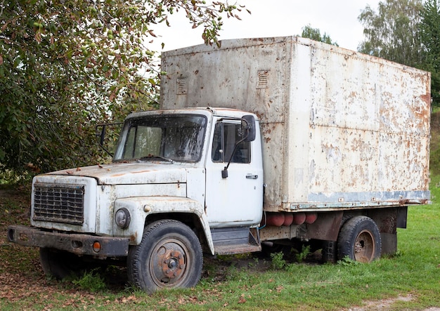 Caminhão abandonado velho