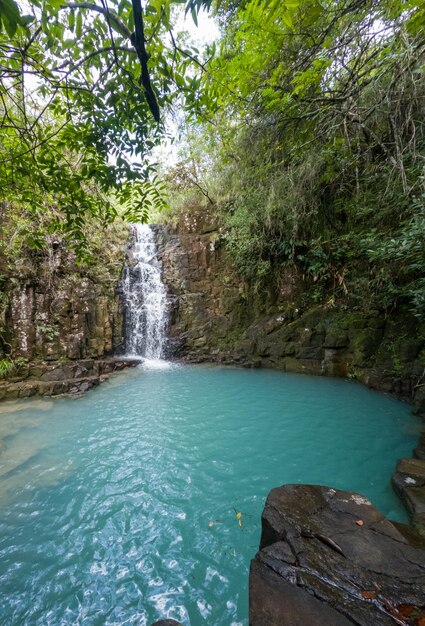 Caminhe pelas cachoeiras celestiais cristalinas no Panamá