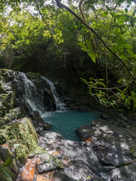 Caminhe pelas cachoeiras celestiais cristalinas no Panamá