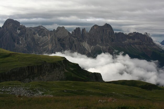 Caminhe pelas Dolomitas italianas