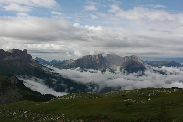 Caminhe pelas Dolomitas italianas