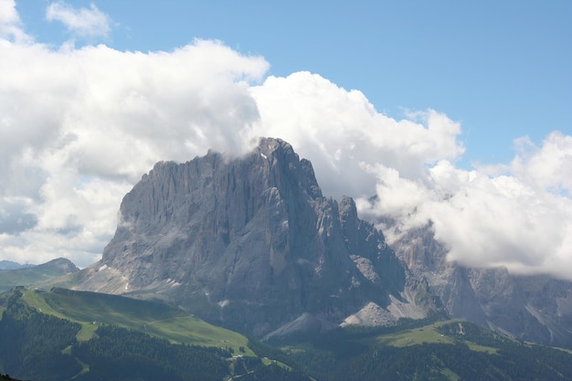 Caminhe pelas Dolomitas italianas