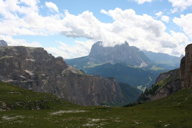 Caminhe pelas Dolomitas italianas