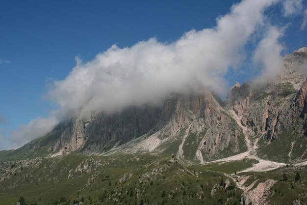 Caminhe pelas Dolomitas italianas