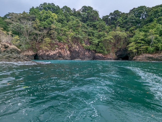 Caminhe pelas praias de Pixvae no Panamá