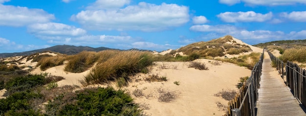 Caminho de madeira do Guincho pelas dunas de areia