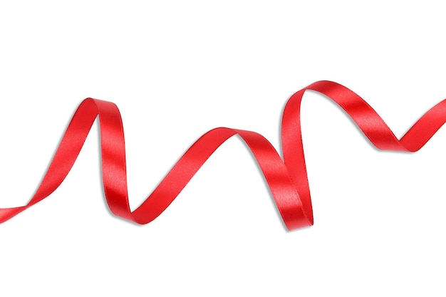 Foto caminho de recorte rolos brilhantes de fita vermelha isolados no fundo branco festa de decoração de rolo de fita