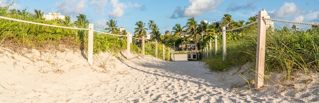 Caminho para a praia em Miami Florida