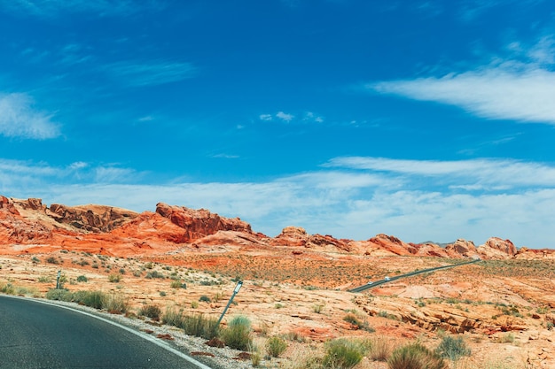 Foto camino al cañón de red rock en el estado de nevada