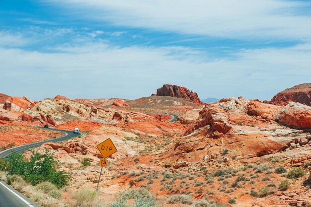 Camino al cañón de Red Rock en el estado de Nevada