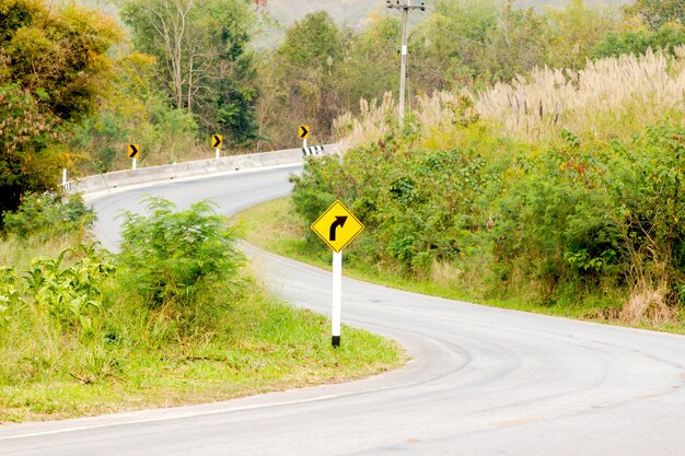 Camino en alta montaña