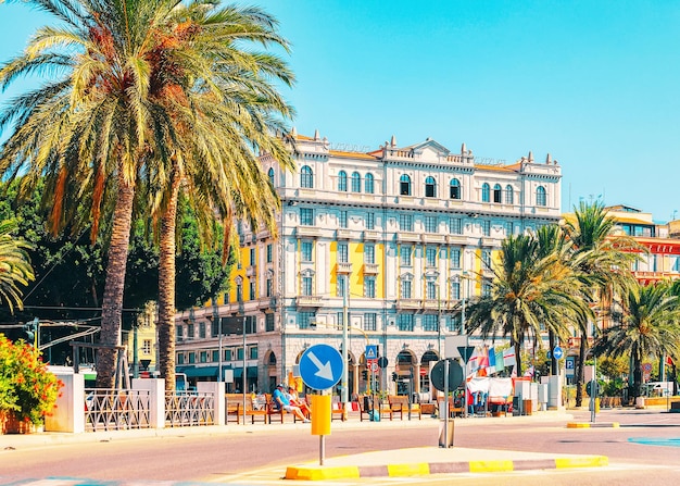 Foto camino y arquitectura de cagliary en la isla de cerdeña, verano italia