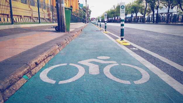 Camino para bicicletas por la ciudad