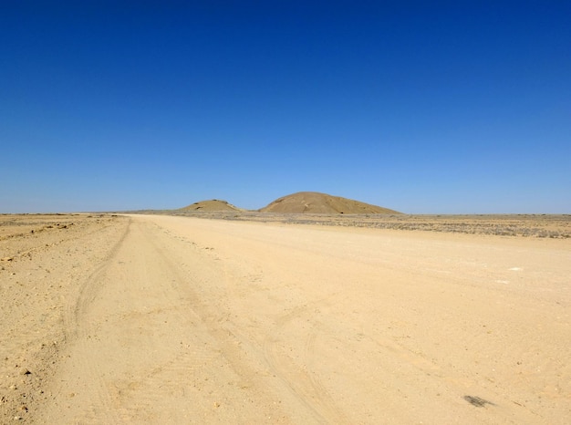 El camino en el desierto Windhoek Namibia