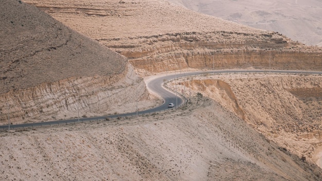 Un camino en el desierto