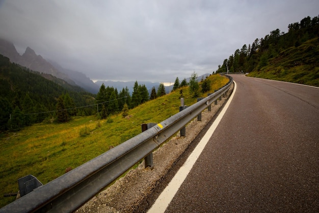 Camino en los Dolomitas