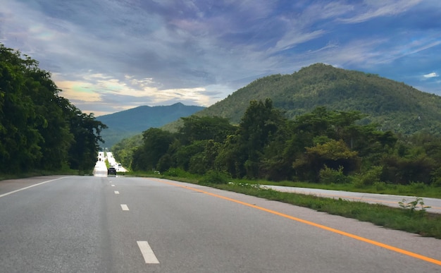 Foto el camino es una autopista para viajar