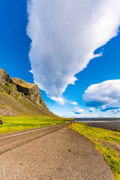 El camino hacia Eystrahorn en Islandia