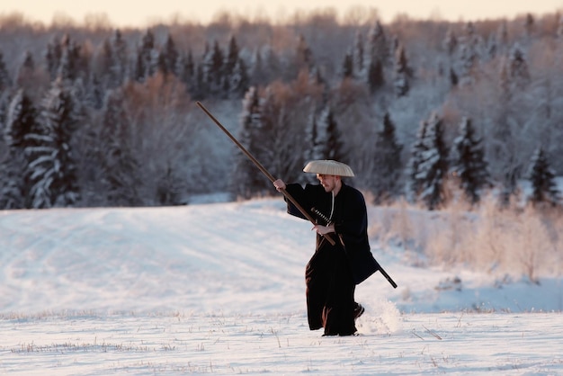 El camino del guerrero samurai invierno frío