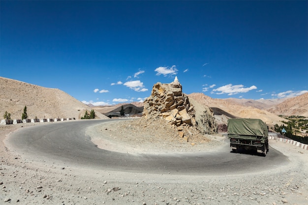 Camino en el Himalaya. Ladakh, India